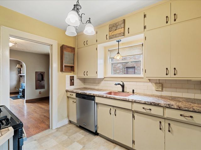 1826 41st Street, Rock Island, IL 61201