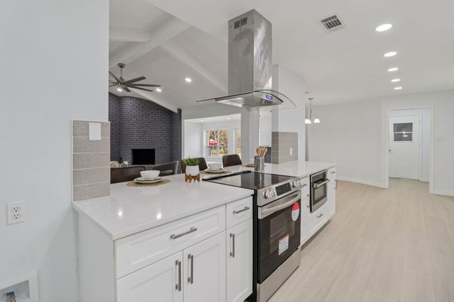 2204 Winewood Lane, Arlington, TX 76013