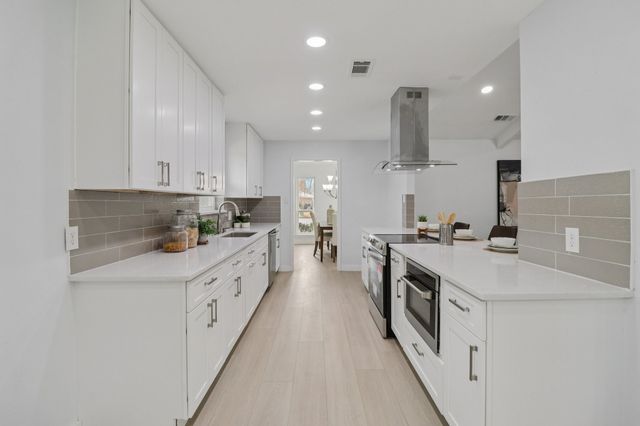 2204 Winewood Lane, Arlington, TX 76013