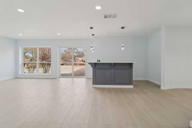 2204 Winewood Lane, Arlington, TX 76013