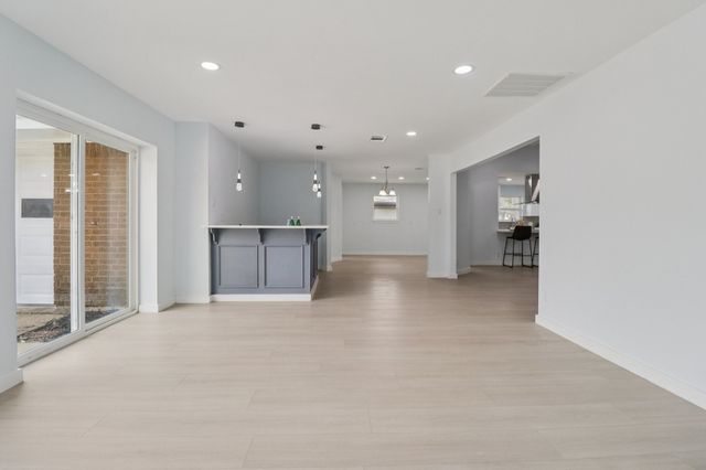 2204 Winewood Lane, Arlington, TX 76013