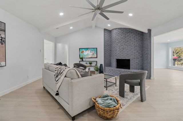 2204 Winewood Lane, Arlington, TX 76013