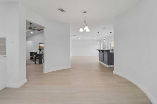 2204 Winewood Lane, Arlington, TX 76013