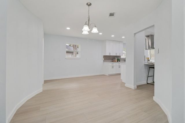 2204 Winewood Lane, Arlington, TX 76013