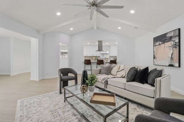 2204 Winewood Lane, Arlington, TX 76013