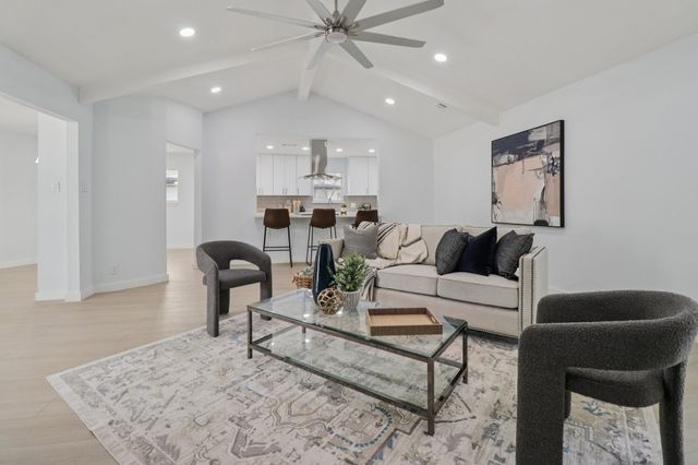 2204 Winewood Lane, Arlington, TX 76013