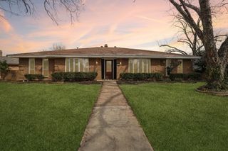 2204 Winewood Lane, Arlington, TX 76013