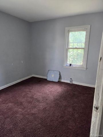 9130 Winthrop Street, Detroit, MI 48228