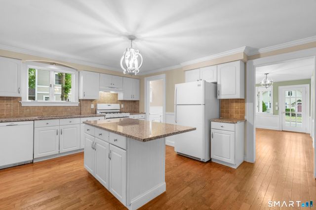 84 New Road, Avon, CT 06001