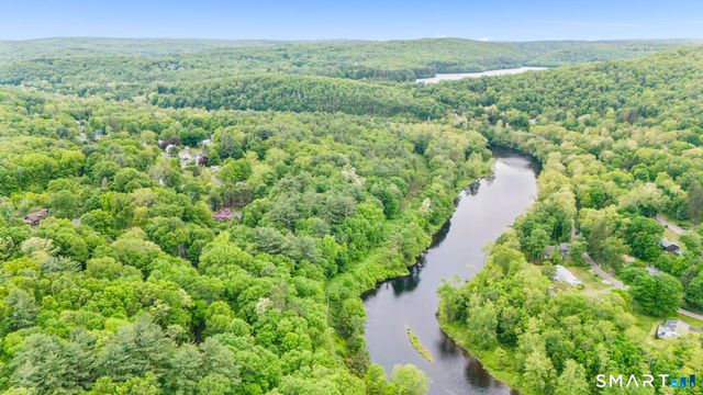 84 New Road, Avon, CT 06001