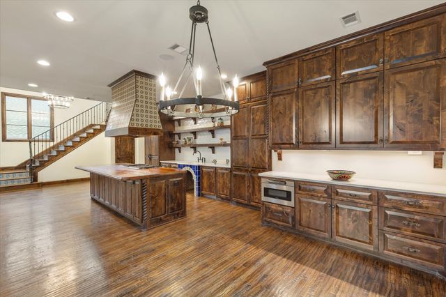 3904 W 5th Street, Fort Worth, TX 76107