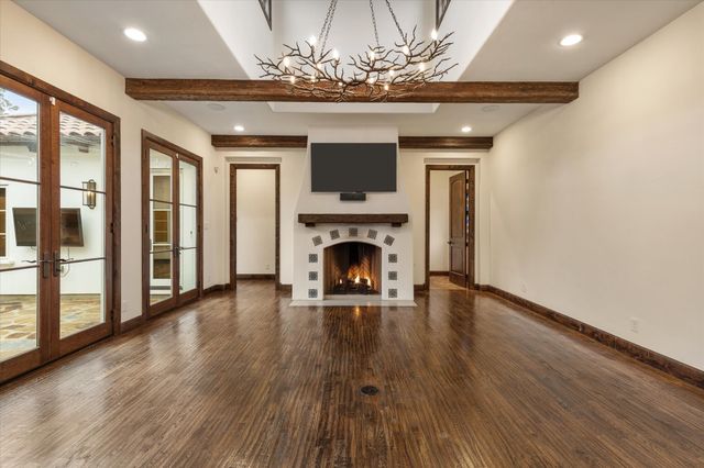 3904 W 5th Street, Fort Worth, TX 76107
