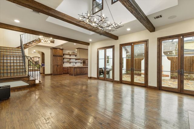 3904 W 5th Street, Fort Worth, TX 76107