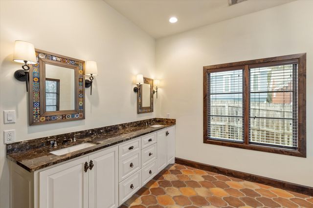 3904 W 5th Street, Fort Worth, TX 76107
