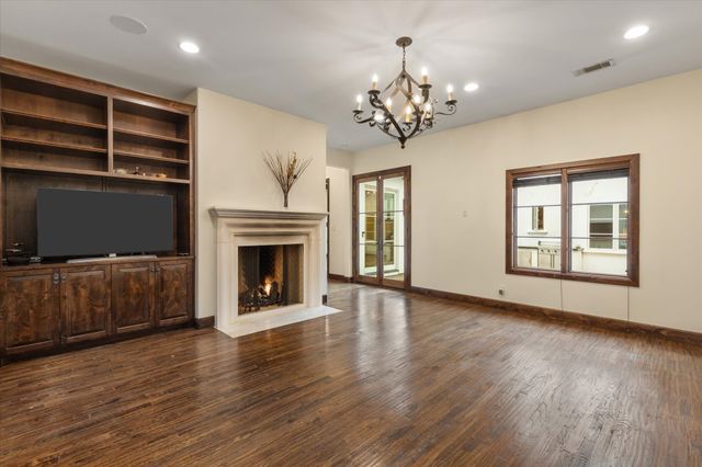 3904 W 5th Street, Fort Worth, TX 76107