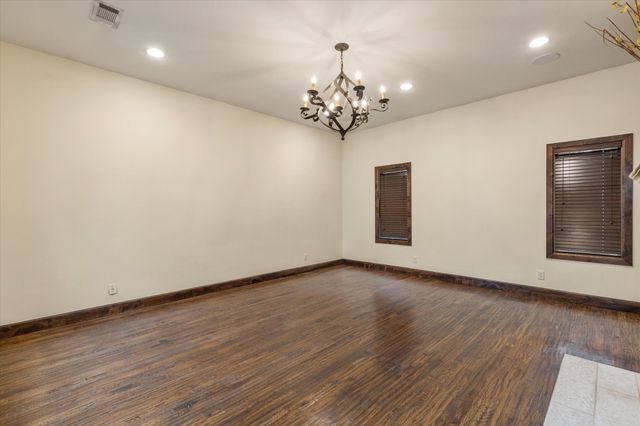 3904 W 5th Street, Fort Worth, TX 76107