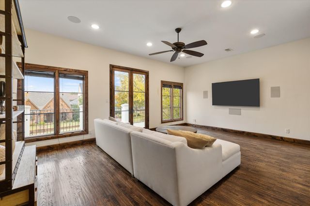 3904 W 5th Street, Fort Worth, TX 76107