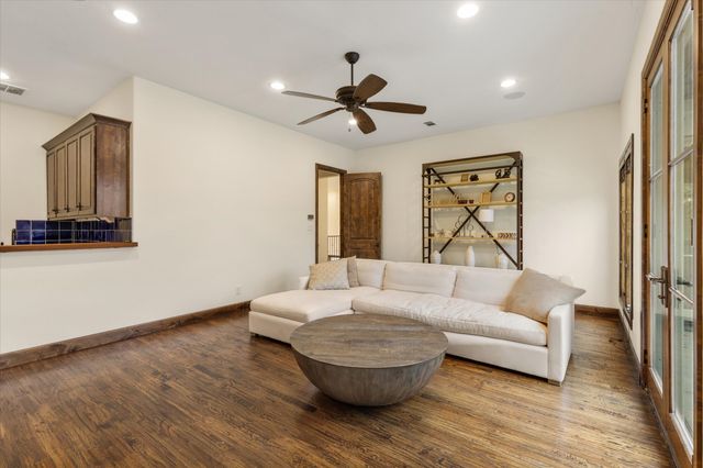 3904 W 5th Street, Fort Worth, TX 76107