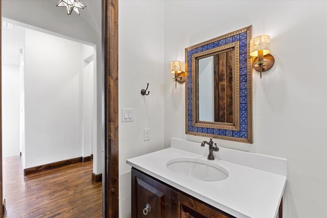3904 W 5th Street, Fort Worth, TX 76107
