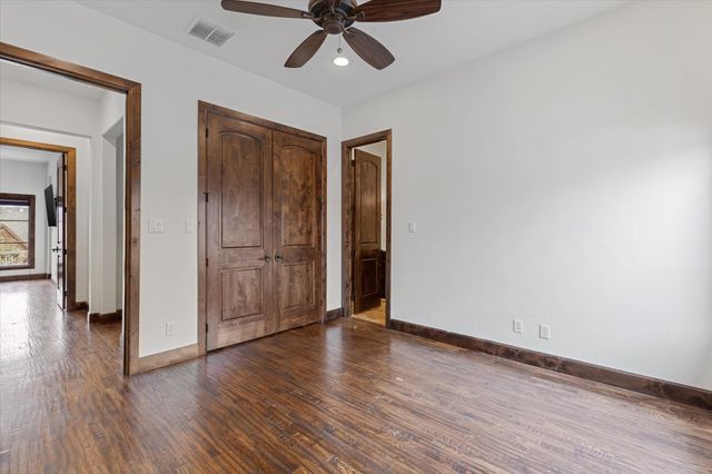 3904 W 5th Street, Fort Worth, TX 76107