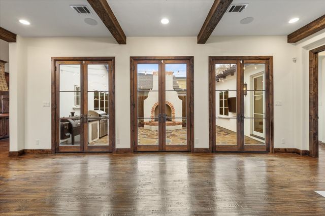3904 W 5th Street, Fort Worth, TX 76107