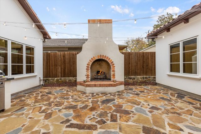 3904 W 5th Street, Fort Worth, TX 76107