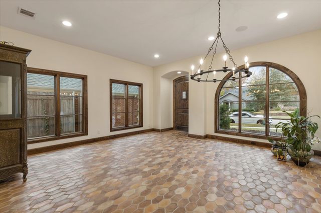 3904 W 5th Street, Fort Worth, TX 76107