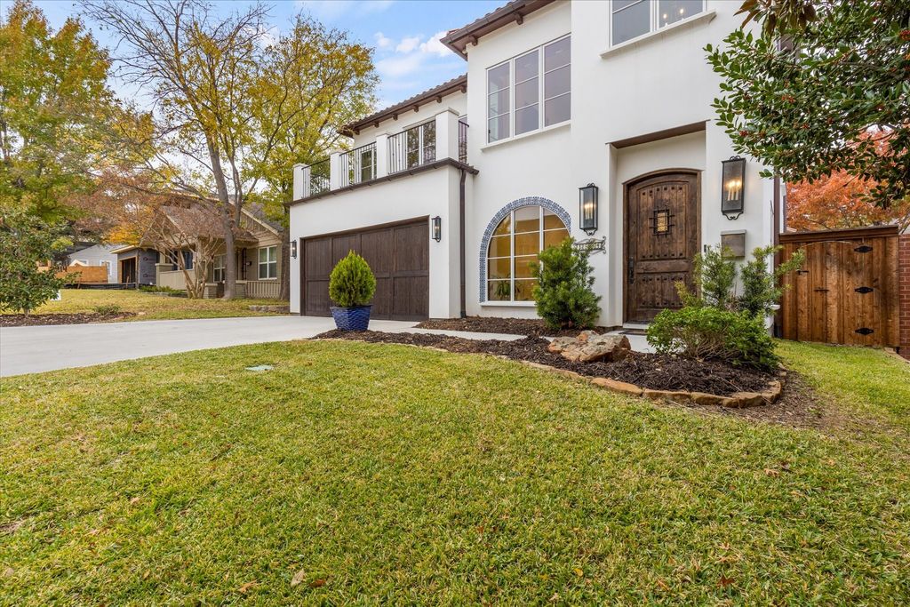 3904 W 5th Street, Fort Worth, TX 76107