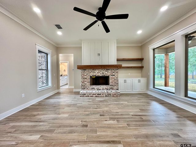 215 Clara Ln, Kilgore, TX 75662