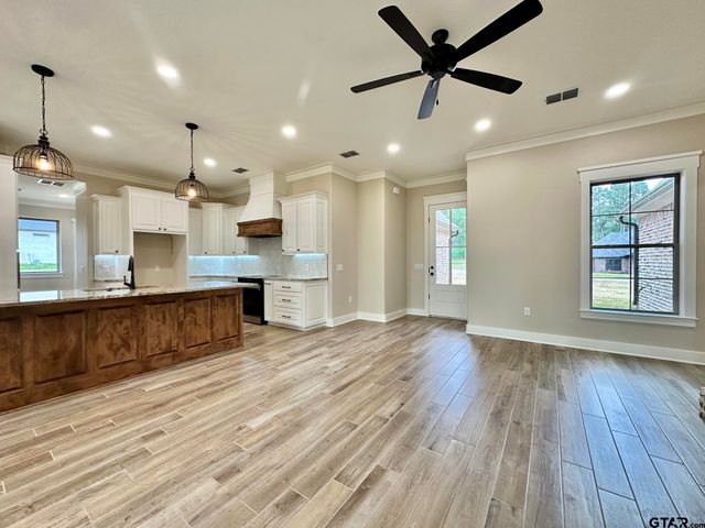 215 Clara Ln, Kilgore, TX 75662