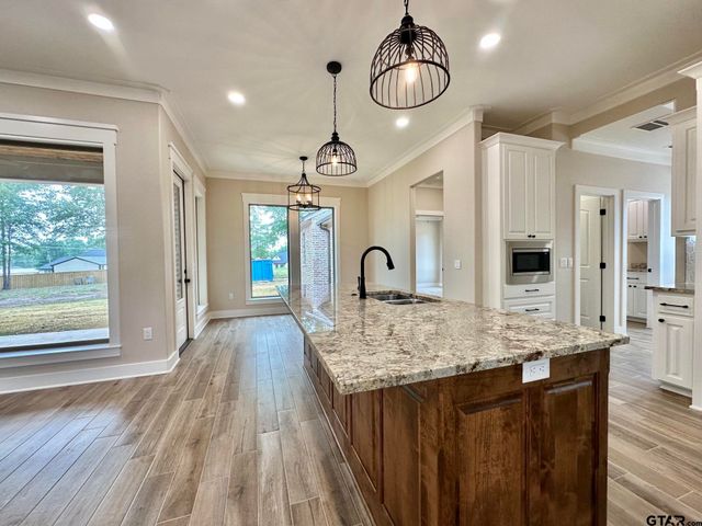 215 Clara Ln, Kilgore, TX 75662