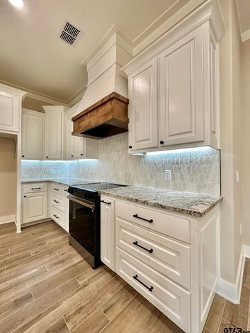 215 Clara Ln, Kilgore, TX 75662
