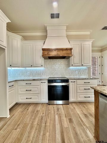 215 Clara Ln, Kilgore, TX 75662
