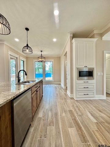 215 Clara Ln, Kilgore, TX 75662