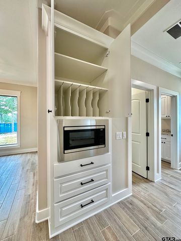 215 Clara Ln, Kilgore, TX 75662