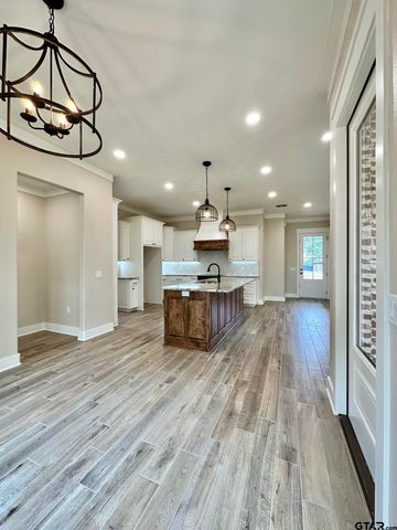 215 Clara Ln, Kilgore, TX 75662