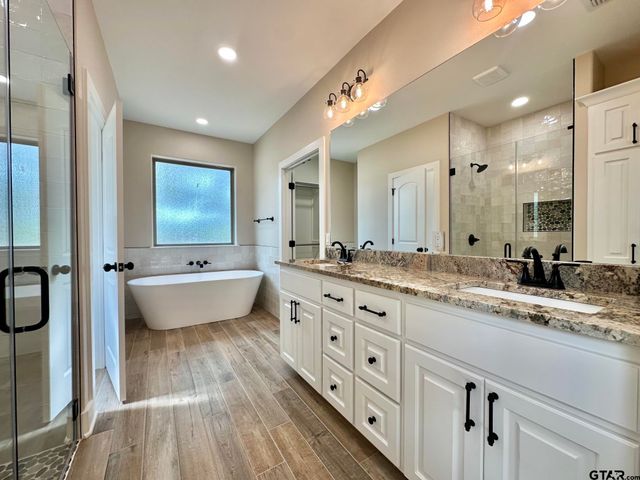 215 Clara Ln, Kilgore, TX 75662