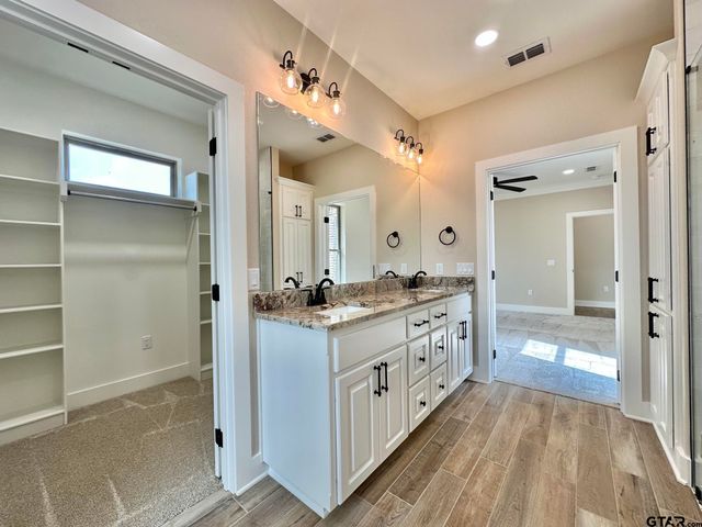 215 Clara Ln, Kilgore, TX 75662