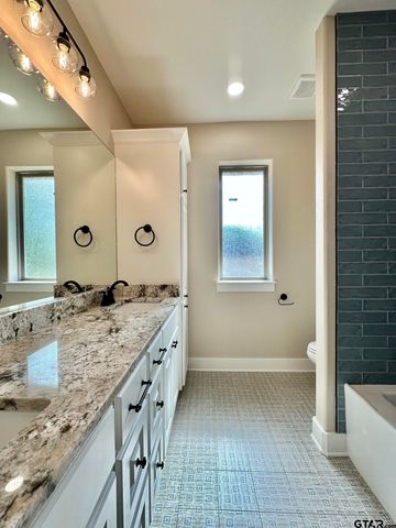 215 Clara Ln, Kilgore, TX 75662