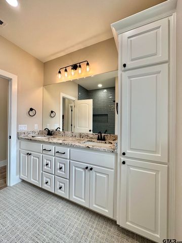 215 Clara Ln, Kilgore, TX 75662