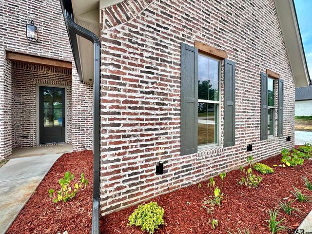 215 Clara Ln, Kilgore, TX 75662