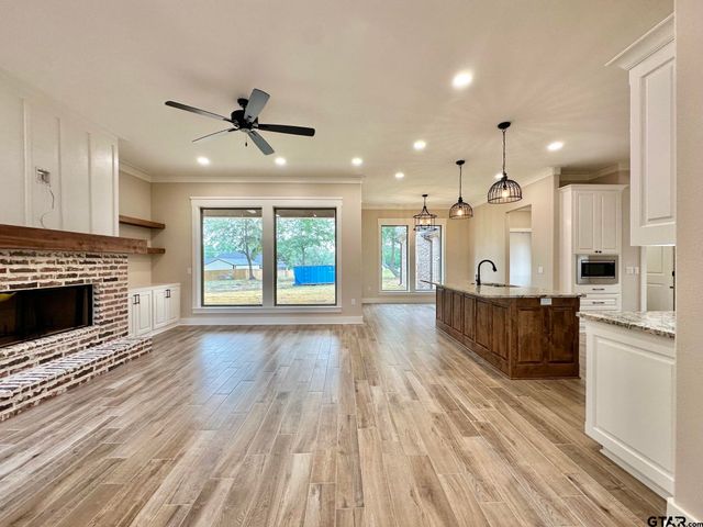 215 Clara Ln, Kilgore, TX 75662