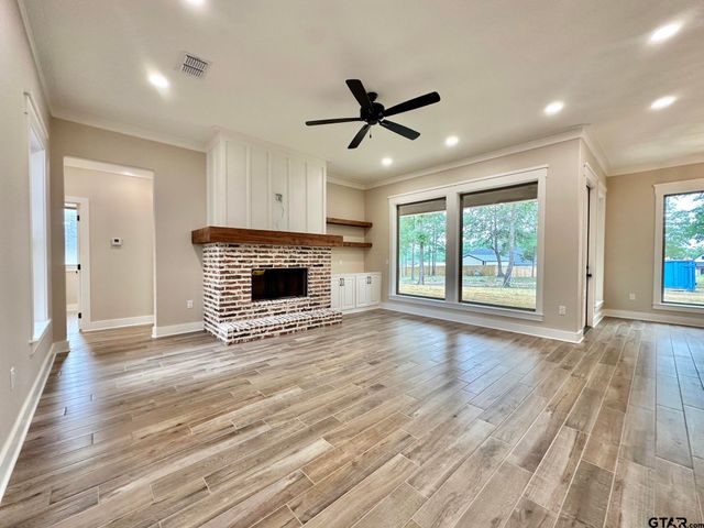 215 Clara Ln, Kilgore, TX 75662