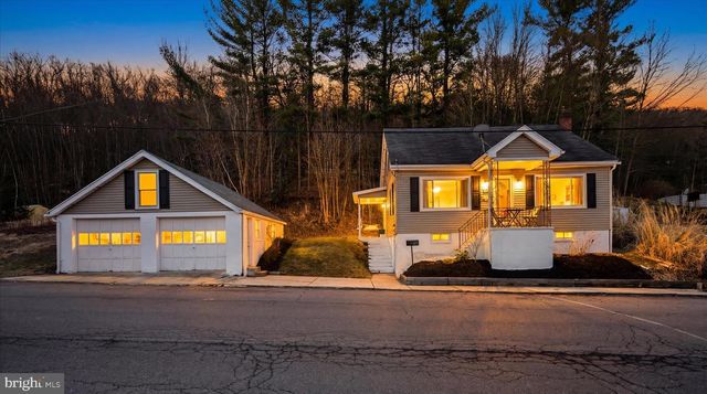 412 E BACON ST, Pottsville, PA 17901