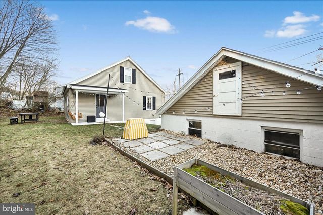 412 E BACON ST, Pottsville, PA 17901