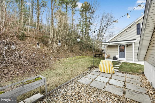 412 E BACON ST, Pottsville, PA 17901