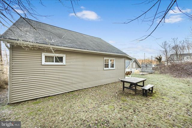 412 E BACON ST, Pottsville, PA 17901