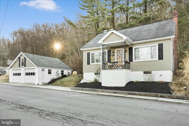 412 E BACON ST, Pottsville, PA 17901