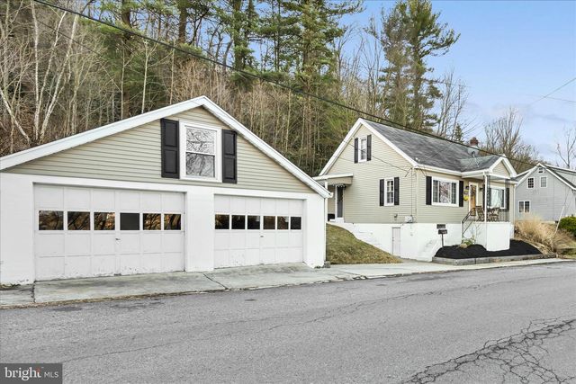 412 E BACON ST, Pottsville, PA 17901