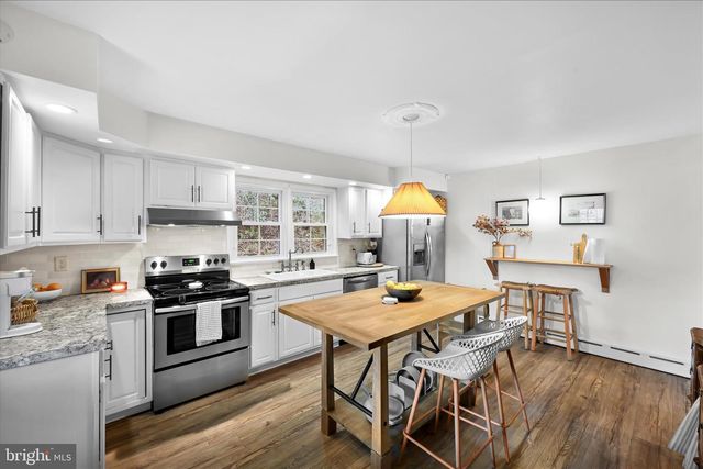 412 E BACON ST, Pottsville, PA 17901